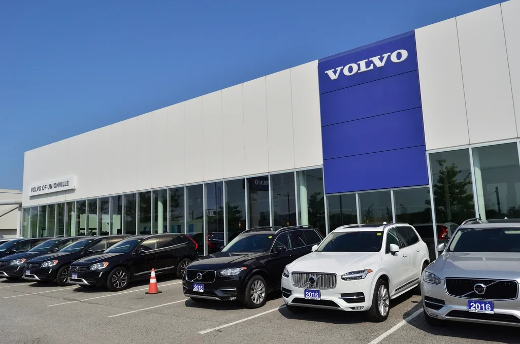 Fahrzeuge im Autohaus – KI für den Autohandel