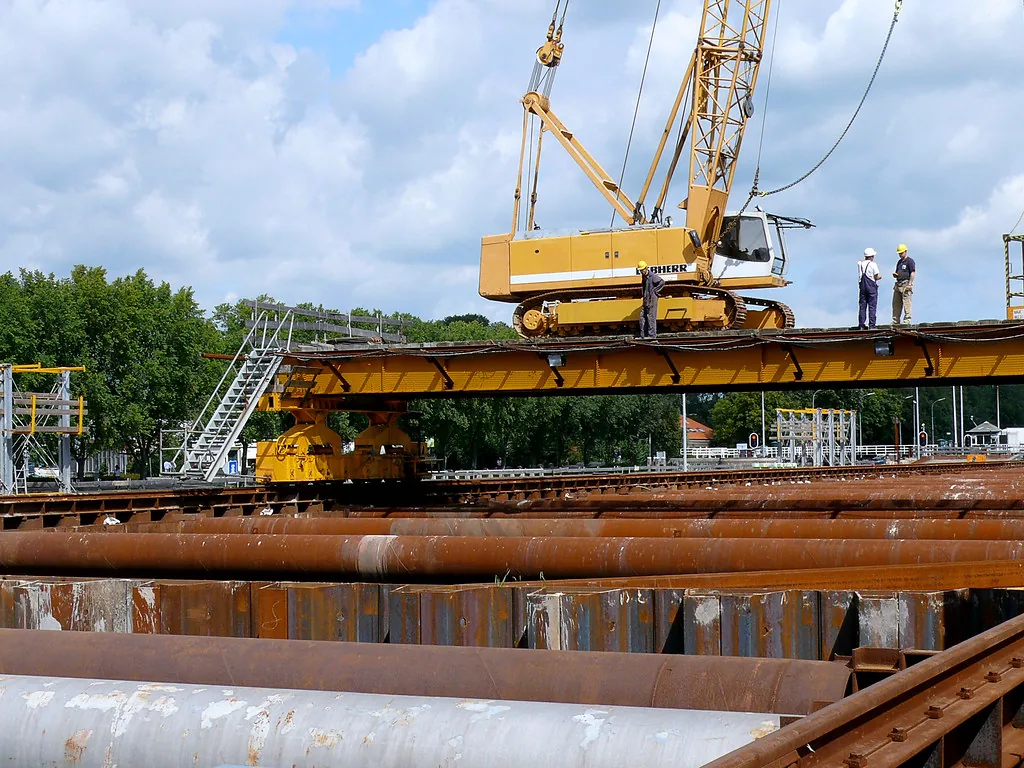 Baustelle mit Kran – KI für Bau und Projektentwicklung